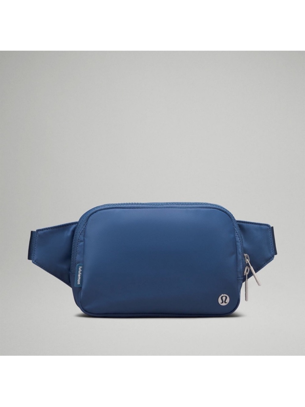 lululemon athletica blue 2L belt bag- great condition